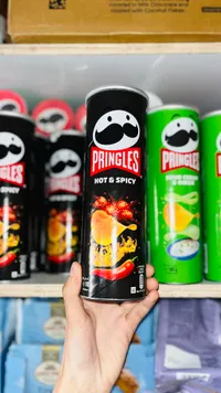 رقائق بطاطس حارة ومشطشطة - برينجلز (Pringles)