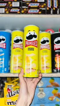 رقائق البطاطس بنكهة الجبنة - برينجلز (Pringles)
