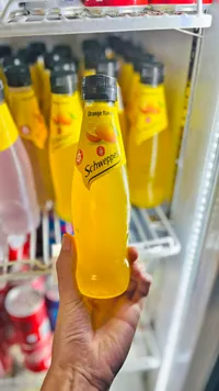 مشروب غازي بنكهة البرتقال - شويبس (Schweppes)