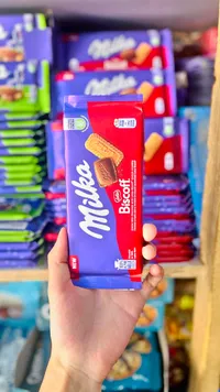 شوكولاتة بالحليب مع بسكويت لوتس بيسكوف - ميلكا (Milka)