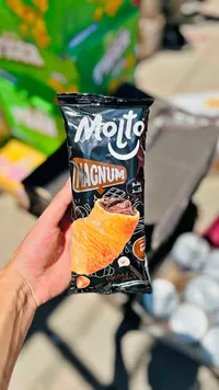 كرواسون ماغنوم بحشوة الكاكاو والبندق - مولتو (Molto)
