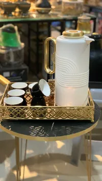 طقم تيرمس قهوة فاخر - أبيض وذهبي مع فناجين