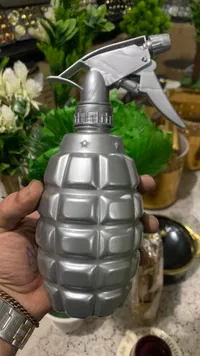 بخاخ رش يدوي على شكل قنبلة يدوية