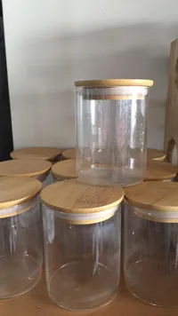 مرطبان زجاجي بغطاء خشبي