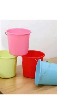 طقم دلاء بلاستيكية ملونة