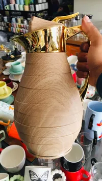 حافظة حرارة للمشروبات بتصميم خشبي
