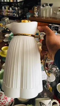 دلة قهوة وشاي عصرية - أبيض وذهبي