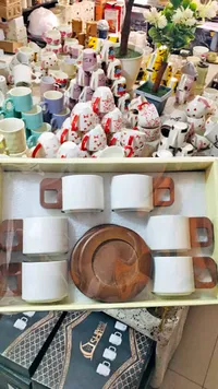 طقم فناجين قهوة سيراميك مع قاعدة خشبية - إيشوار هوم (Ishwar Home)