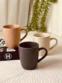 طقم أكواب سيراميك بتصميم بارز