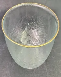وعاء زجاجي مزخرف بإطار ذهبي