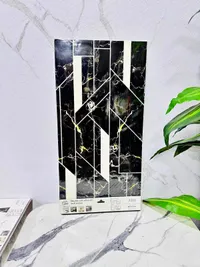 ملصق حائط لاصق بتصميم رخامي أسود