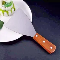 ملعقة تقطيع وتقديم الكيك بمقبض خشبي