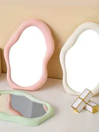 مرآة بتصميم عصري غير منتظم