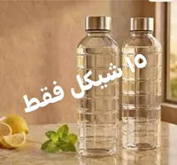 زجاجة مياه شفافة