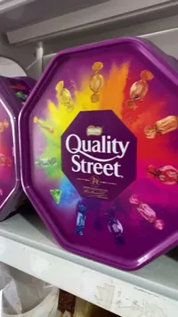 علبة شوكولاتة مشكلة - كواليتي ستريت (Quality Street)