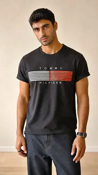 تيشيرت رجالي أسود بشعار العلامة - تومي هيلفيغر (Tommy Hilfiger)