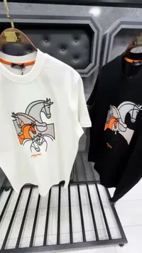 تيشيرت رجالي بطبعة خيول (Hermes)