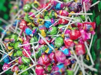 مصاصات ملونة متنوعة - هولو (Holo)
