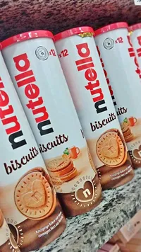 بسكويت محشو بكريمة البندق - نوتيلا (Nutella)