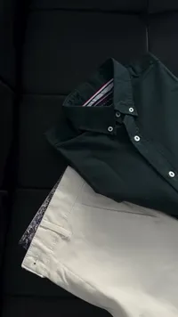 طقم قميص وبنطال رجالي - تومي هيلفيغر (Tommy Hilfiger)