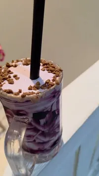 مشروب ميلك شيك التوت البري