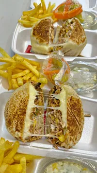 وجبة شاورما دجاج بالجبنة - شاورما أمجد