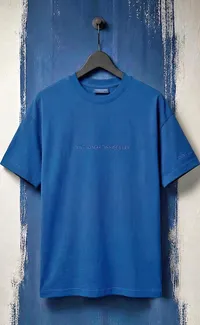 تيشيرت بطبعة "لا تقترب من الأشياء المجانية" - (Brand Name)