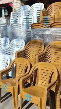 كراسي بلاستيك عملية للمنزل والحدائق