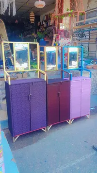 خزانة أحذية مع مرآة علوية