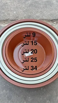 أوعية بلاستيكية متعددة الأحجام