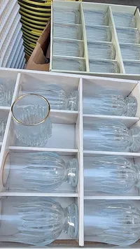 طقم كاسات زجاجية مزخرفة بحافة ذهبية