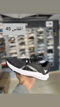 حذاء رياضي رجالي - أسود وأبيض