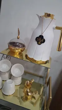 طقم عطور فاخر ذهبي مع قلادة وشموع عطرية