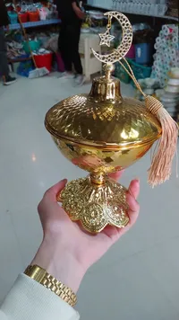 مبخرة ذهبية فاخرة بتصميم هلال ونجمة