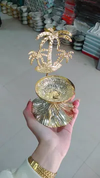 طبق زينة ذهبي بتصميم نخيل