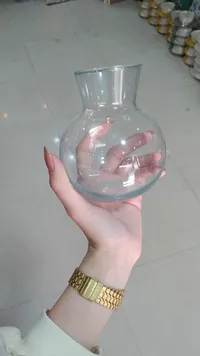 إبريق زجاجي شفاف