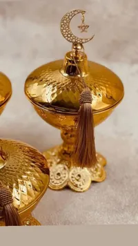 علبة عطور زخرفية ذهبية - تصميم إسلامي