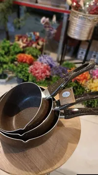 مجموعة أواني طهي جرانيت بمقابض سوداء