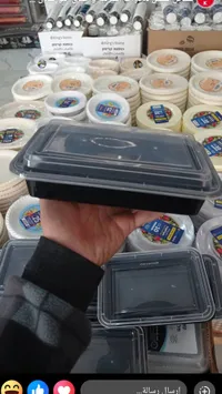 علب بلاستيك سوداء بغطاء شفاف