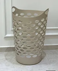 سلة غسيل بلاستيكية بتصميم مفرغ - بيج