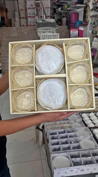 طقم فناجين قهوة مع أطباق بلمسة ذهبية