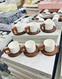 طقم أكواب قهوة وصحون خشبية