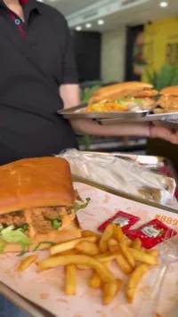 وجبة برجر الدجاج المقرمش - رانش برجر (Runch Burger)
