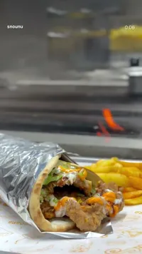 ساندويتش دجاج مقرمش - سنونو (Snounu)