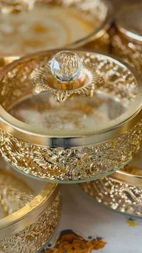 صندوق زينة ذهبي فاخر بكريستال
