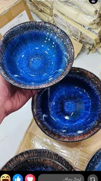 صحون زجاج أزرق عميق