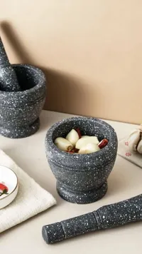 زبدية حجر رمادي مع هاون