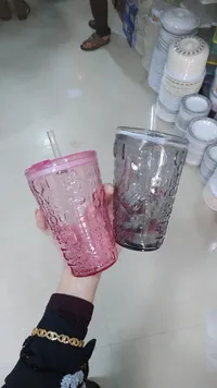 كاسة زجاجية بشفاطة - تصميم محفور