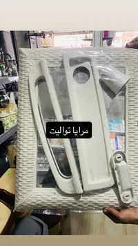 مرايا تواليت بيضاء