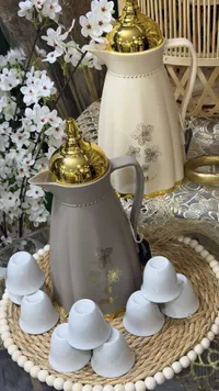 طقم تيرمس وفناجين سيراميك بتصميم زهري